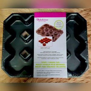 NEW BAKELICIOUS CRISPY CORNER BROWNIE PAN, 10.5 x 13.63 x 1.5 inches